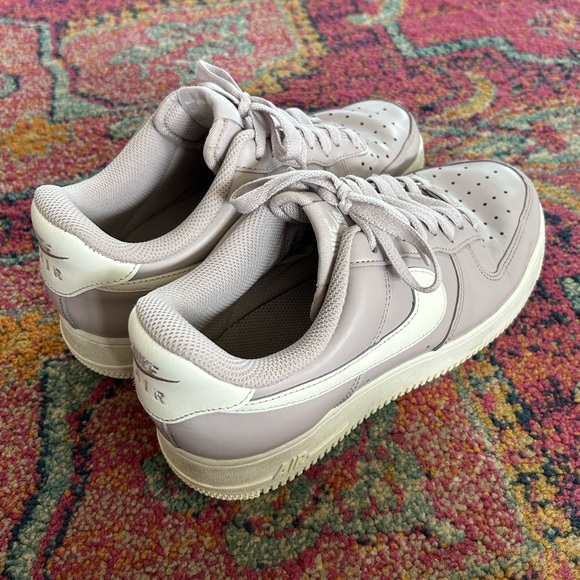 Nike | Women’s Lilac Low-Top Air Force One Lace Up Sneakers White Swoosh Sz 8.5 - Picture 5 of 14